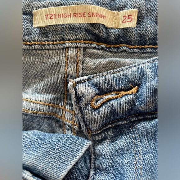 Woman’s Levi Strauss Jeans Size 25 (equivalent to size 0) - Picture 6 of 7